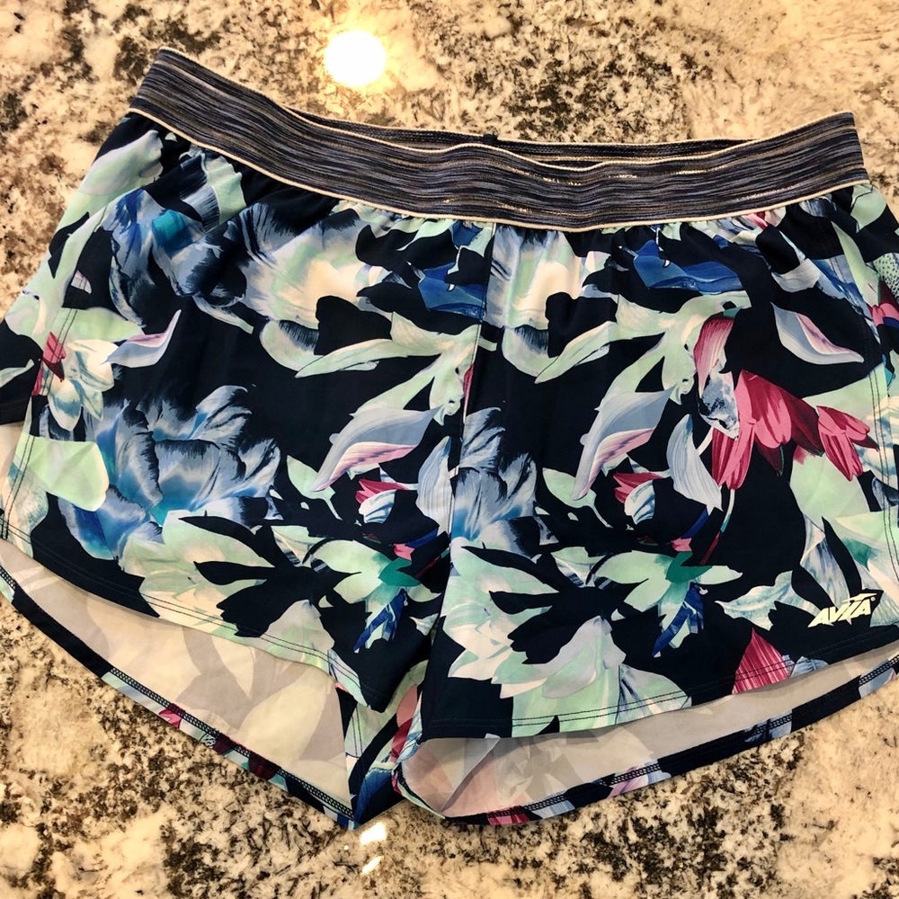 Avía Moister Wicking Athletic Shorts Size: Large (L) 12-14